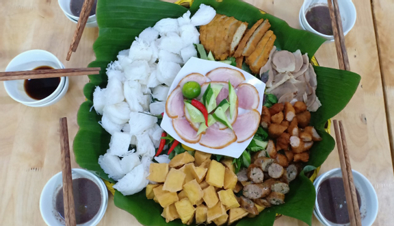 Số 9 : Bún đậu + dồi hấp