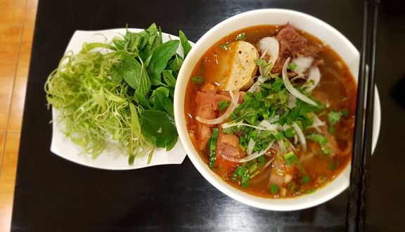 Bún bò tái
