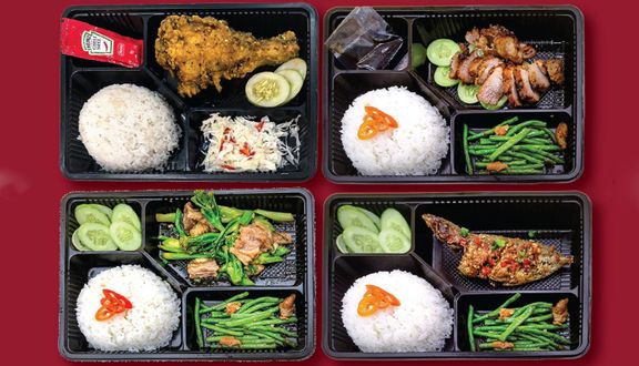 Cơm Gà Da Giòn Sốt Xí Muội