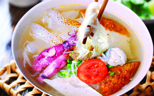 Mì Quảng sườn non