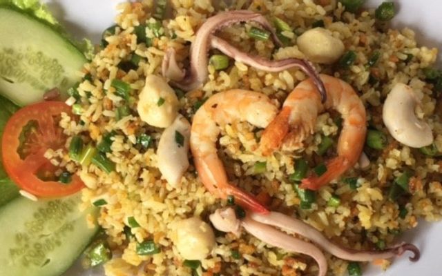 Quán Tứ Bửu - Cơm Chiên & Hủ Tiếu Xào