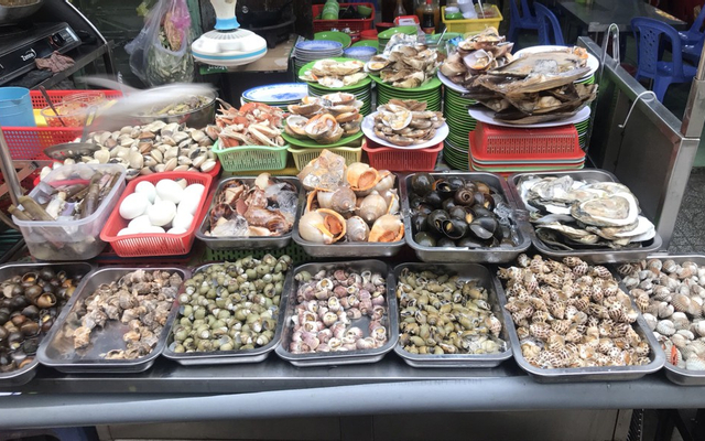 Quán Ốc Ngọc Trân - Chợ Hoàng Hoa Thám