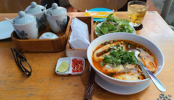 Quán Gì Đó - Mì Quảng & Bún Cá Cam