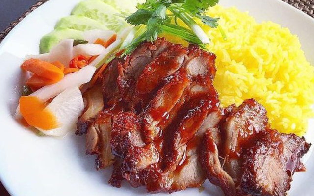 Cơm tàu hủ dồn thịt cá thác lác