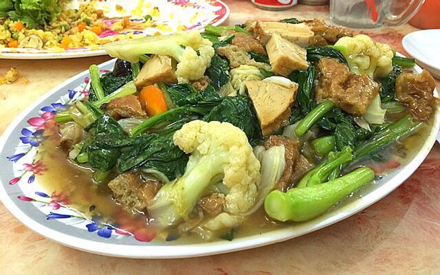 Cơm sườn xào chua ngọt