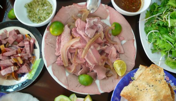 Quán Bê Vàng - Hải Sản Tươi Sống & Các Món Nướng