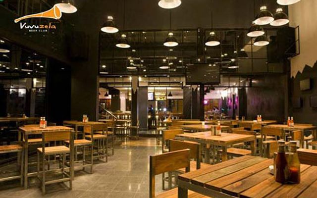 Vuvuzela Beer Club - Hoàng Đạo Thúy