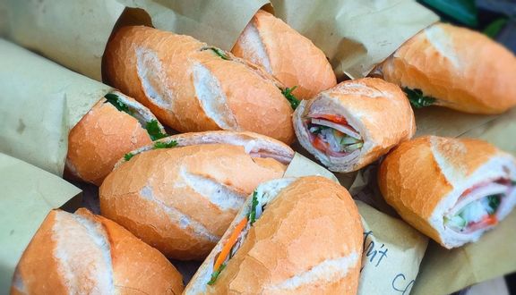 Bánh Mì Gà + Nước Ép