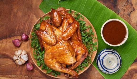 Lẩu gà lá é (nguyên con gà 109)