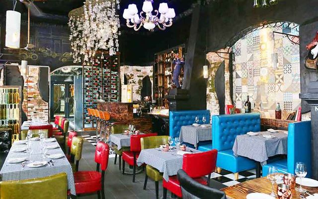 Pop Lounge Steakhouse