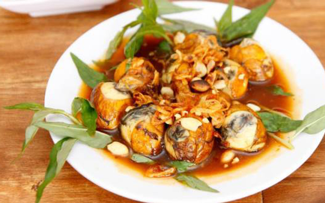 Trứng vịt lộn luộc