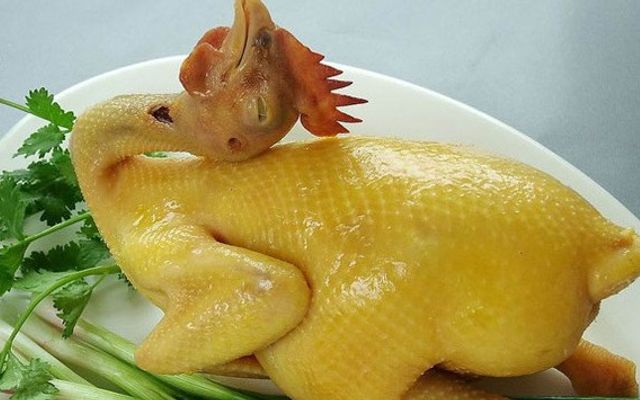 Combo 6: 1 Gà Luộc Nguyên Con+1 Xôi Nếp Hành Phi To+1 Coca