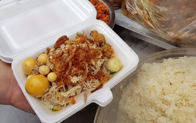 Cơm Gà Đùi Sốt