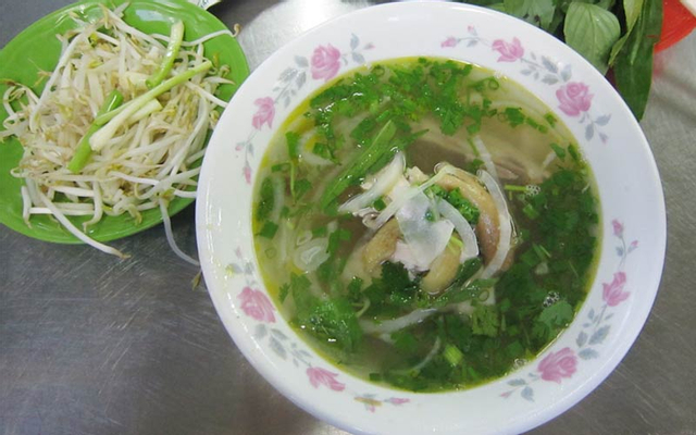Phở gà lớn