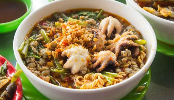 Mì ốc hến bạch tuộc
