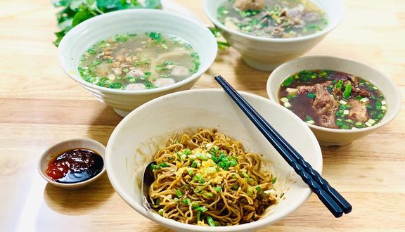 Hủ tiếu bò viên + lòng bò (tổ ong / lá xách)