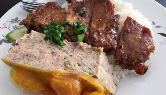 Combo 1: Cơm đùi gà nướng + Canh cải ngọt thịt bằm