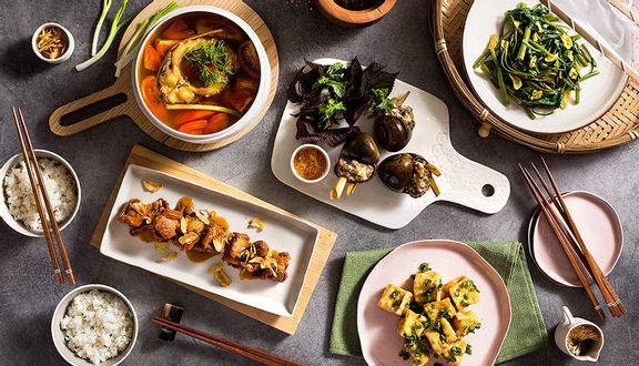 Cơm cá nục chiên sốt me