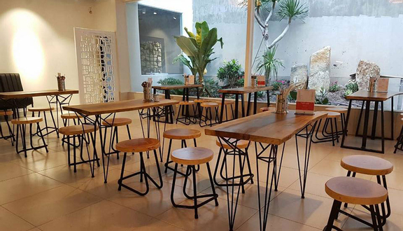 Cơm sườn bì ốp la