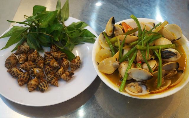 Ốc bươu hấp sả ớt