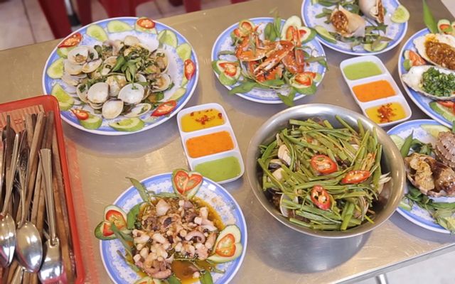Ốc Bươu Hấp Sả