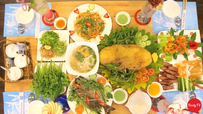 Lẩu Gà Ta Lá Giang