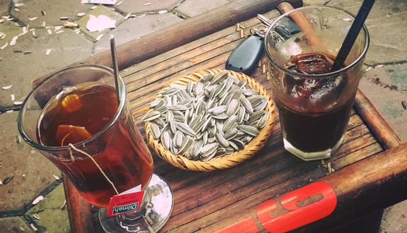Ven Hồ Coffee
