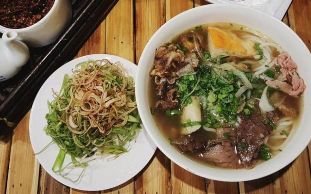 Bún bò Huế gân chả