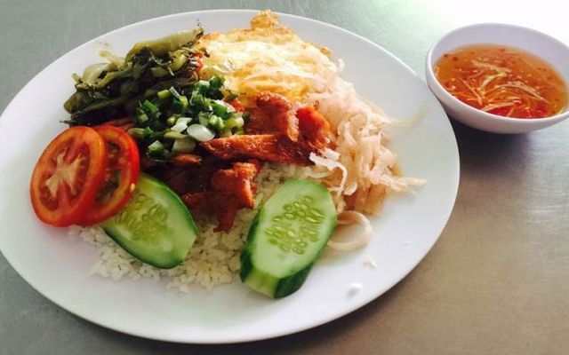 Cơm sườn bì chả
