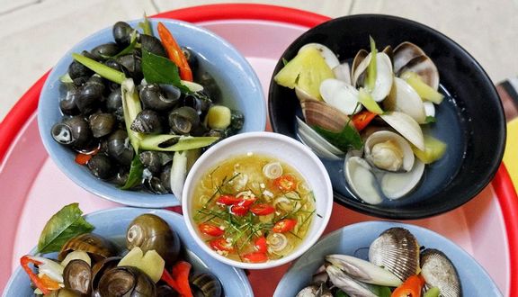 Ốc mặt trăng hấp sả