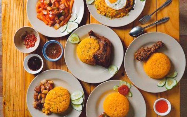 Cơm Chiên Gà Sốt Tỏi Ớt