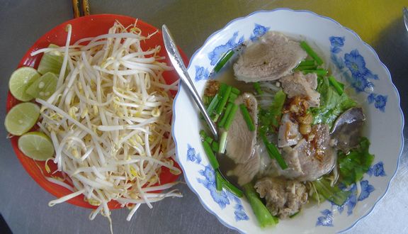 Nguyên - Hủ Tiếu