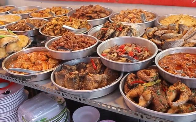 Ngọc Quyên - Cơm Trưa Văn Phòng