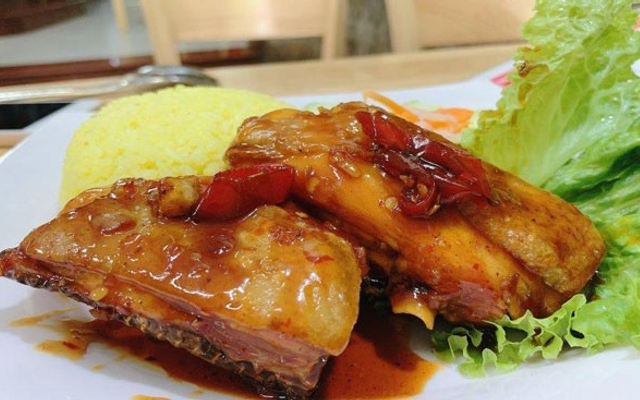 Cơm gà đùi đặc biệt