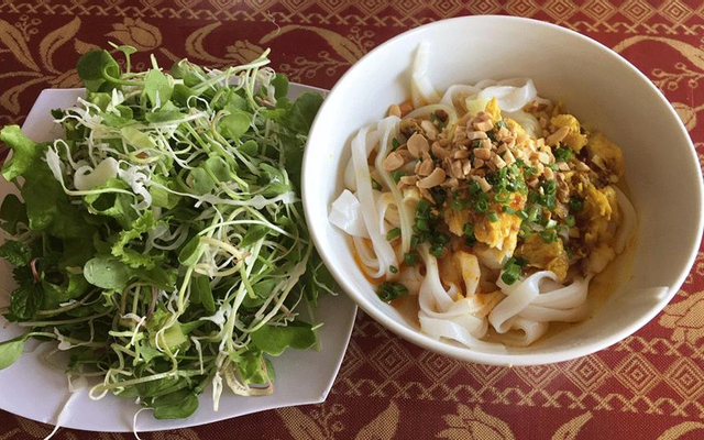 Bún  mắm nêm chả lụa, chả cá