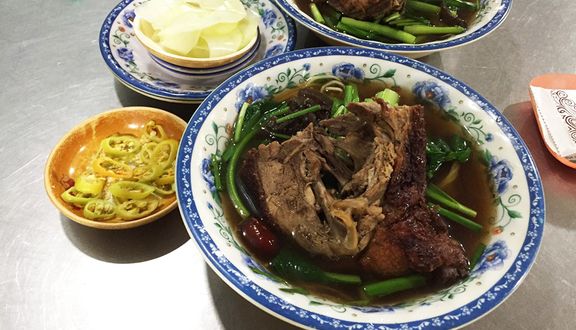 Mì không tô lớn