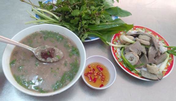 Bún tái chả
