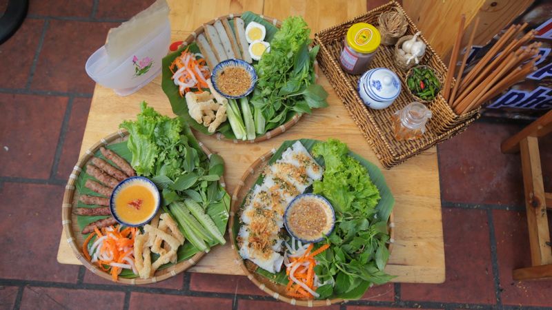 Nem Nướng Cuốn Bánh Tráng (phần tự cuốn)