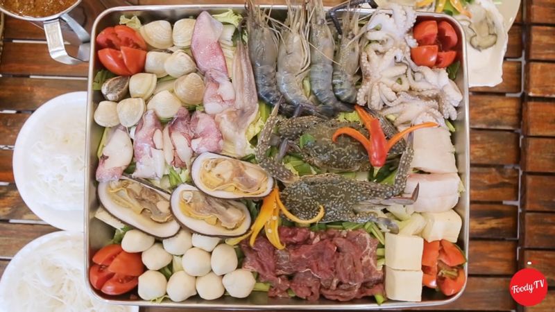 Chảo ốc thập cẩm hấp sả