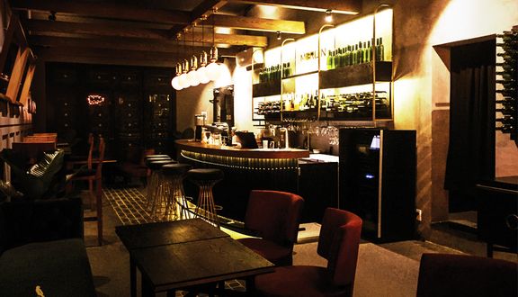 Merlin Cafe & Wine