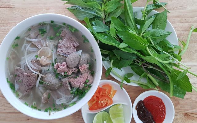 Tư Lùn - Phở Bò Gia Truyền