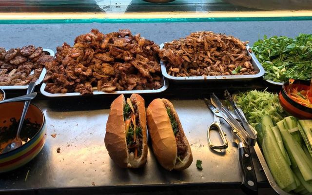 Bánh mì thịt nướng