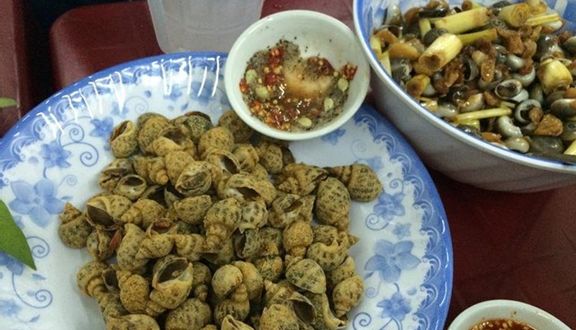 Mì xào ốc tỏi rau muống
