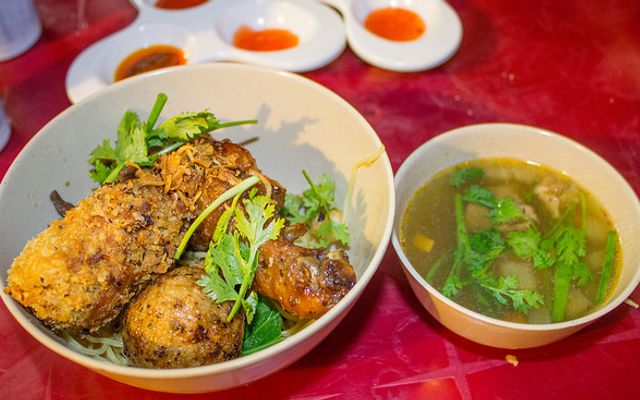 Cơm chiên gà da giòn
