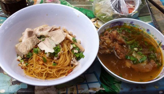 Linh Kent - Hủ Tiếu & Bún Bò