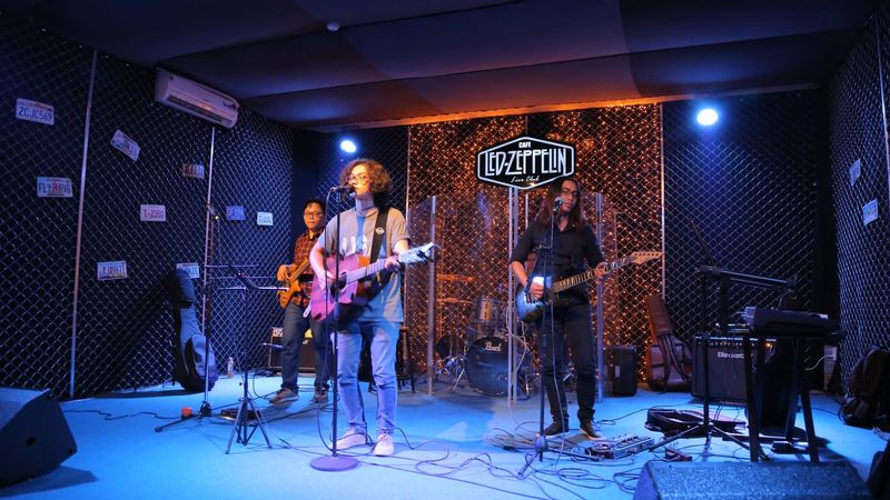 Led Zeppelin Live Cafe