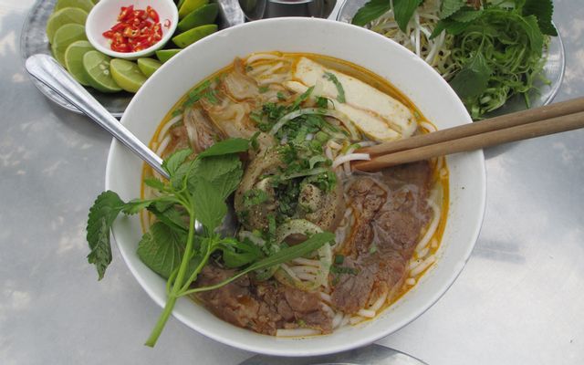Bún bò gân