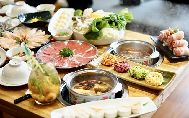 Cơm Gà Hongkong - Lẩu & Dimsum