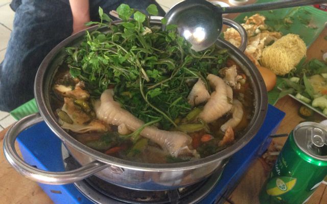 Lẩu Gà Lá Quế