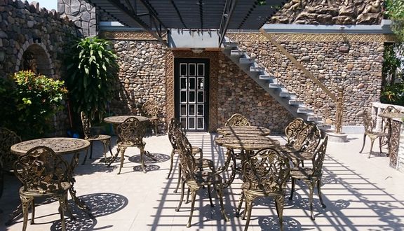 Lâu Đài Đá Cafe - Tô Hiệu